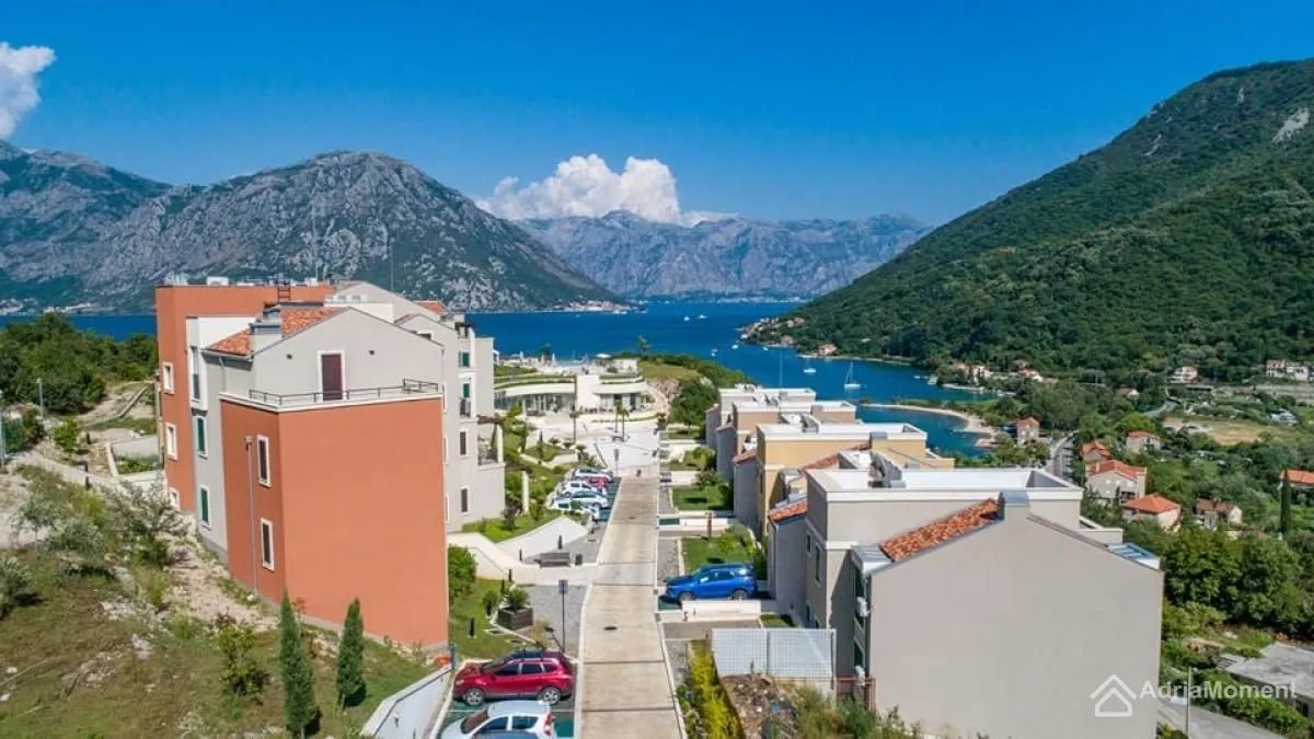 Prodaja, dvosoban stan, 90m², Morinj, Kotor
