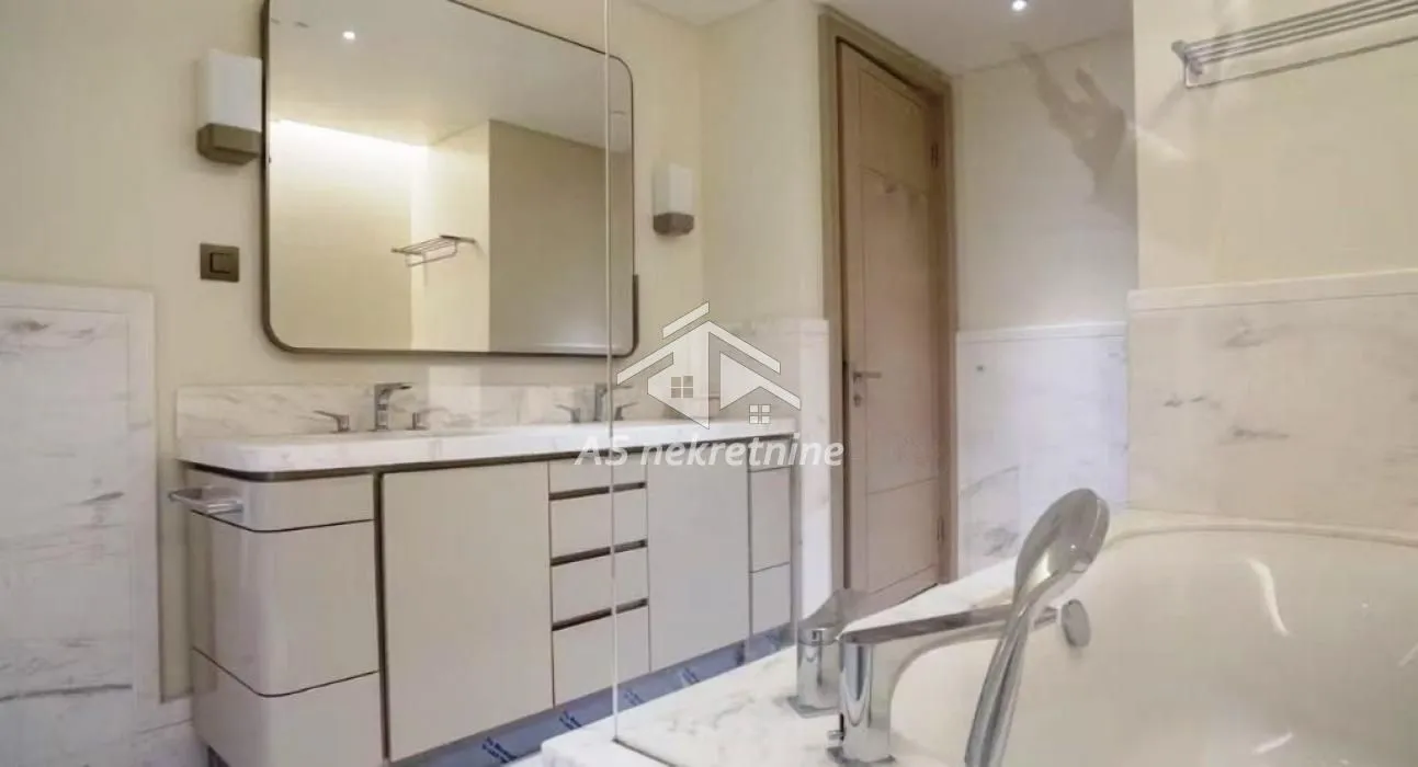 Izdavanje, trosoban stan, 90m², Savski Venac, Beograd