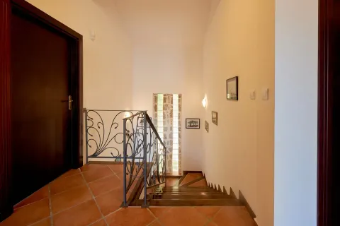 Prodaja, kuća, 235m², Kostanjica, Kotor - image 16