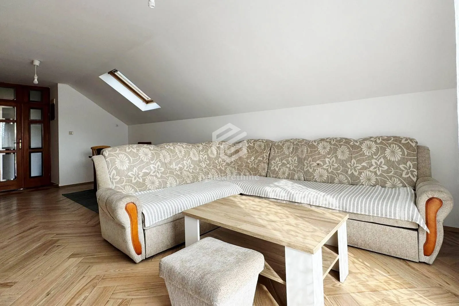 Izdavanje, dvosoban stan, 70m², Stari Aerodrom, Podgorica