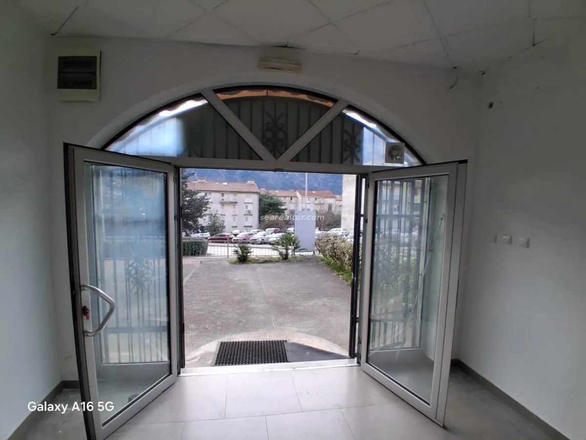 Rent, office space, 30m², Dobrota, Kotor
