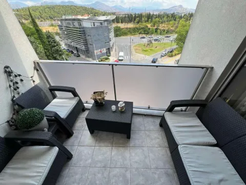 Izdavanje, trosoban stan, 103m², Momišići, Podgorica - image 13