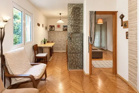 Dnevni boravak sa trpezarijom i parketom. - image 4