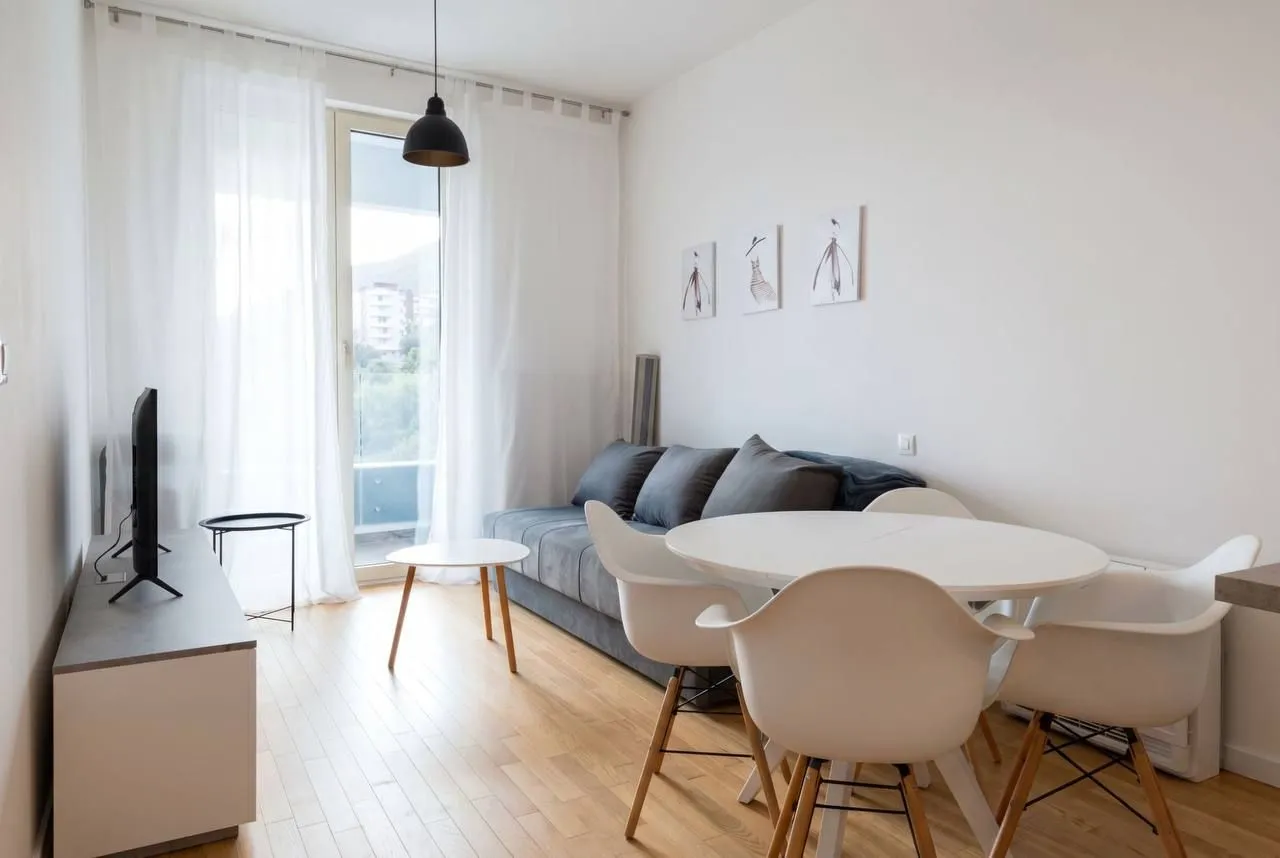 Rent, one bedroom apartment, 47m², Bečići, Budva