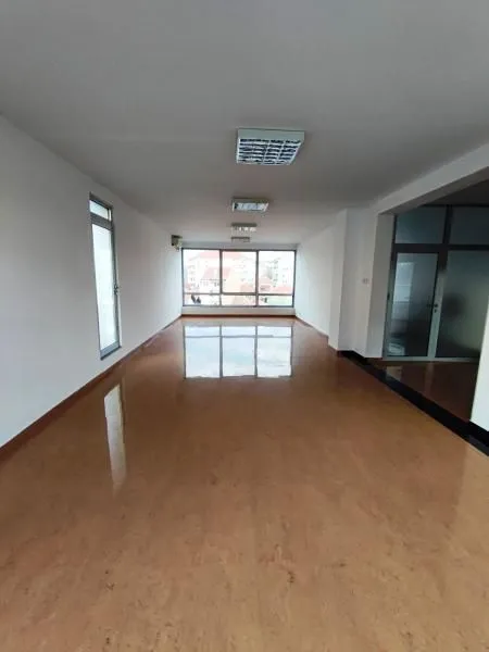 Rent, office space, 91m², Centar, Niš