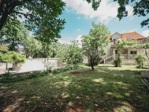 Sale, house, 349m², Vranići, Podgorica - image 14