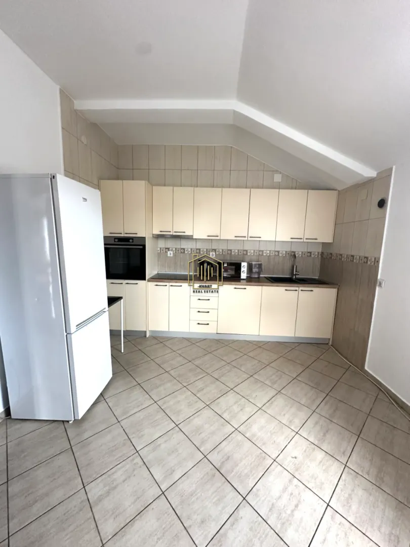 Izdavanje, četvorosoban stan, 150m², Stari Aerodrom, Podgorica