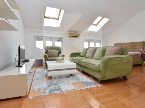 Rent, studio apartment, 34m², Stari Aerodrom, Podgorica - image 1