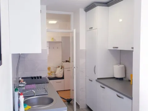 Rent, one bedroom apartment, 55m², Budva, Crna Gora - image 8