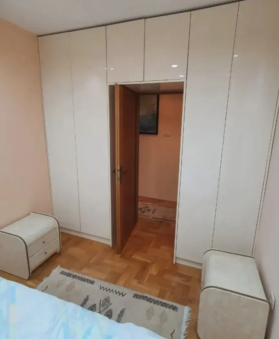 Izdavanje, jednosoban stan, 65m², Blok 6, Podgorica