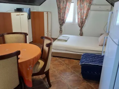 Rent, one bedroom apartment, 30m², Radanovići, Kotor - image 4