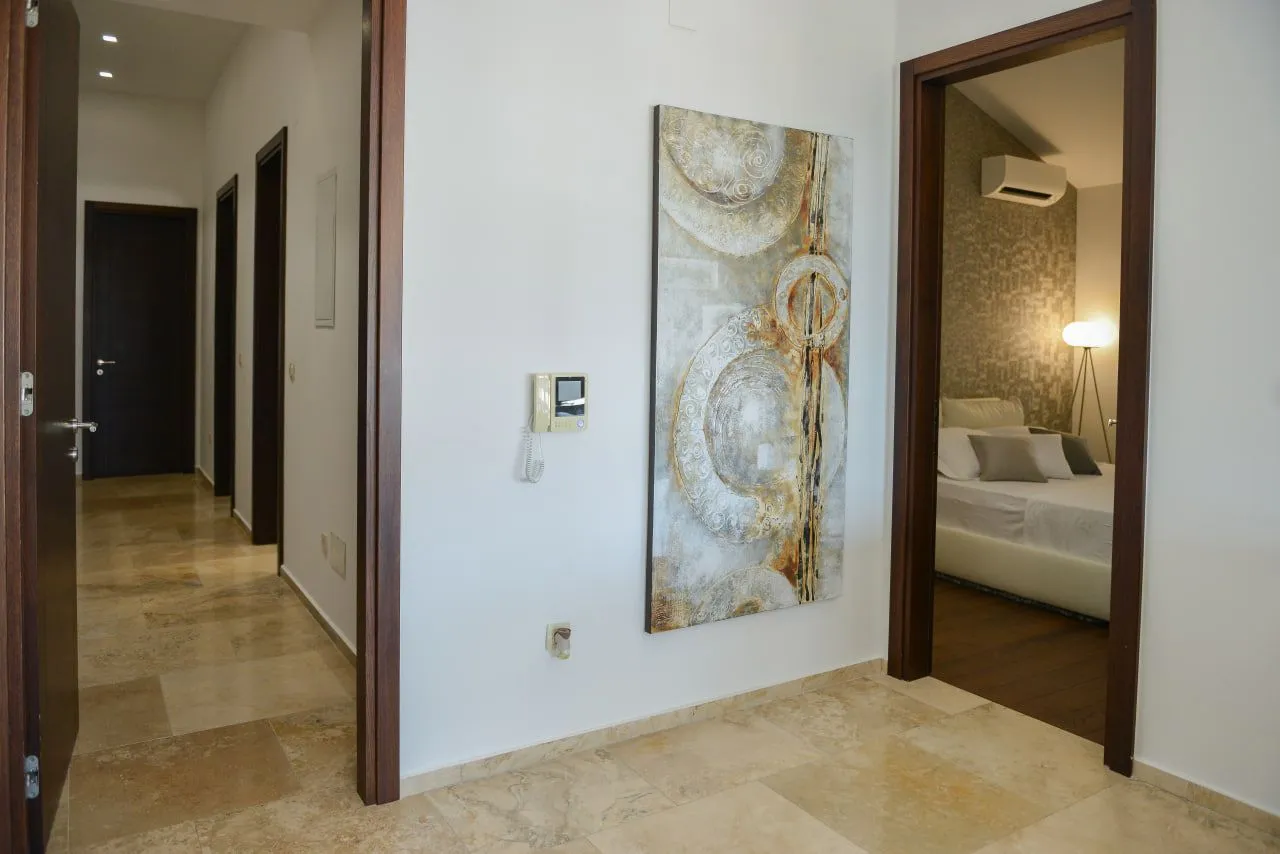 Prodaja, trosoban stan, 218m², Centar, Budva