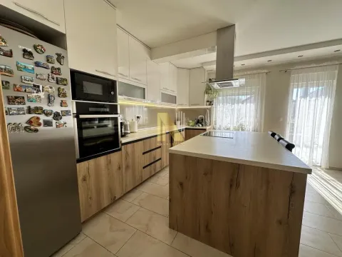 Prodaja, kuća, 219m², Veternička rampa, Novi Sad Sve Podlokacije - image 3