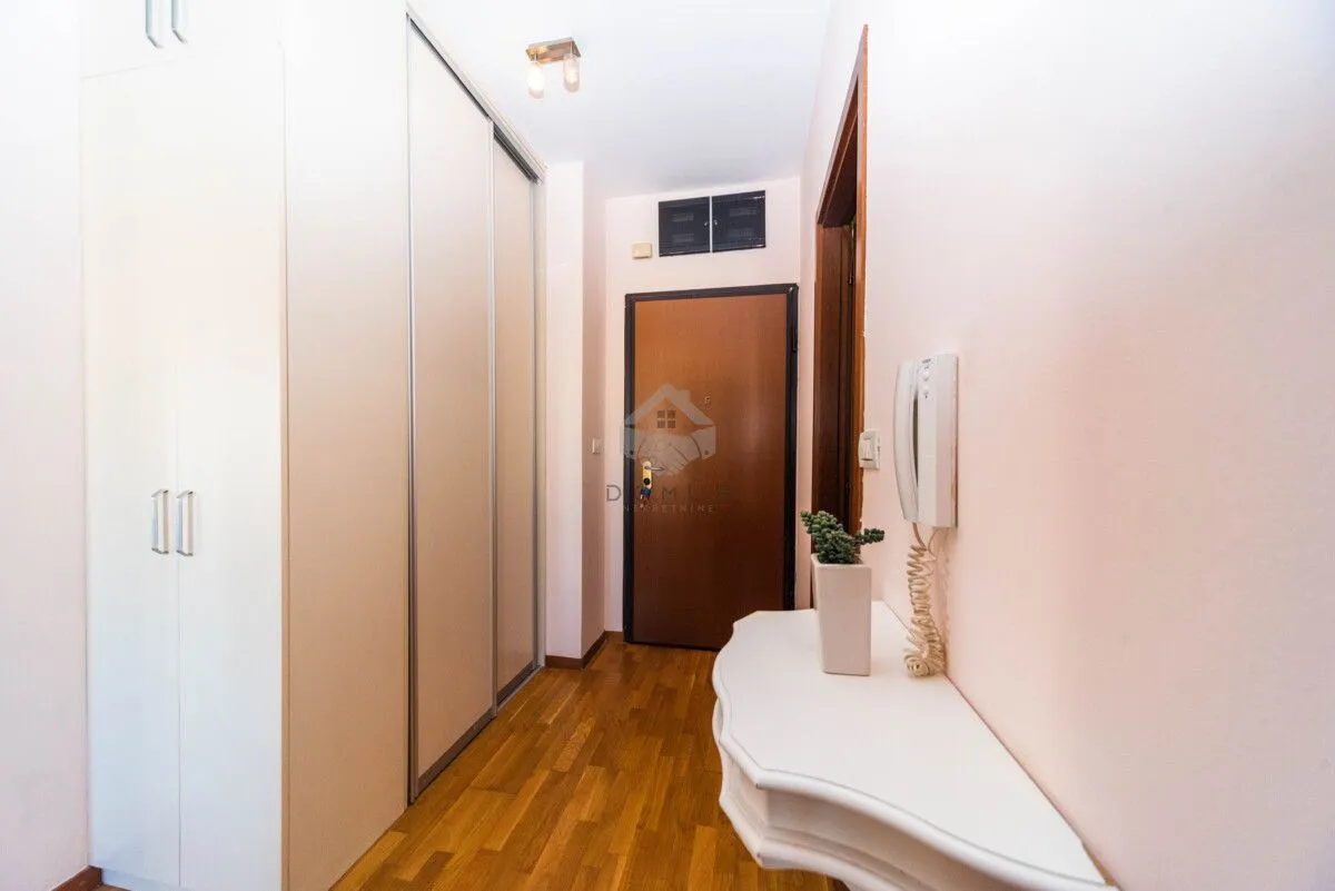 Izdavanje, jednosoban stan, 50m², City Kvart, Podgorica