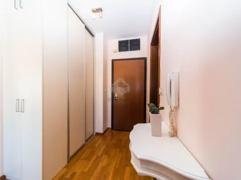 Izdavanje, jednosoban stan, 50m², City Kvart, Podgorica - image 8