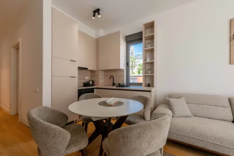 Rent, one bedroom apartment, 51m², Bečići, Budva - image 17