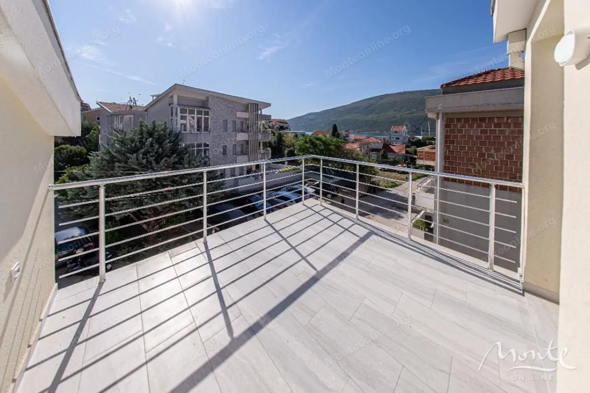 Prodaja, dvosoban stan, 74m², Đenovići, Herceg Novi