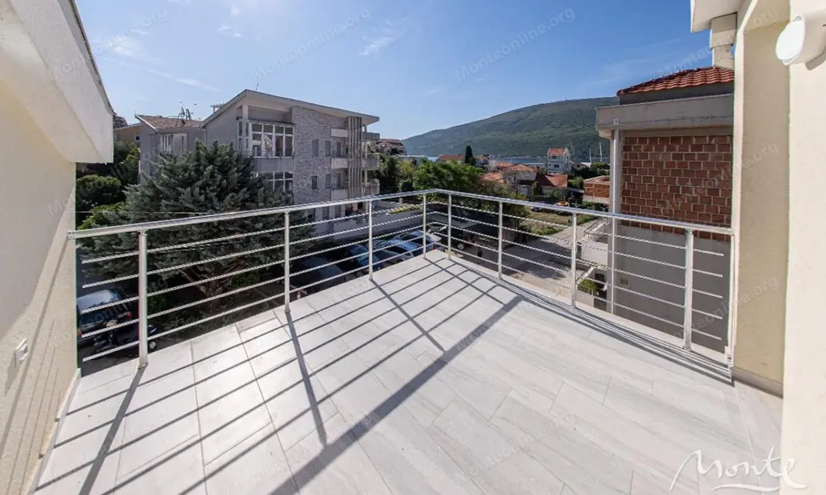 Sale, two bedroom apartment, 74m², Đenovići, Herceg Novi
