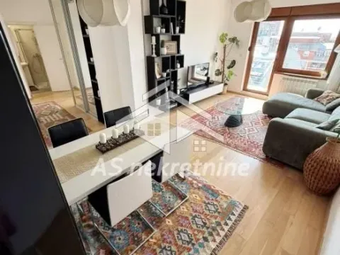 Izdavanje, trosoban stan, 73m², Vračar Sve Podlokacije, Beograd - image 8