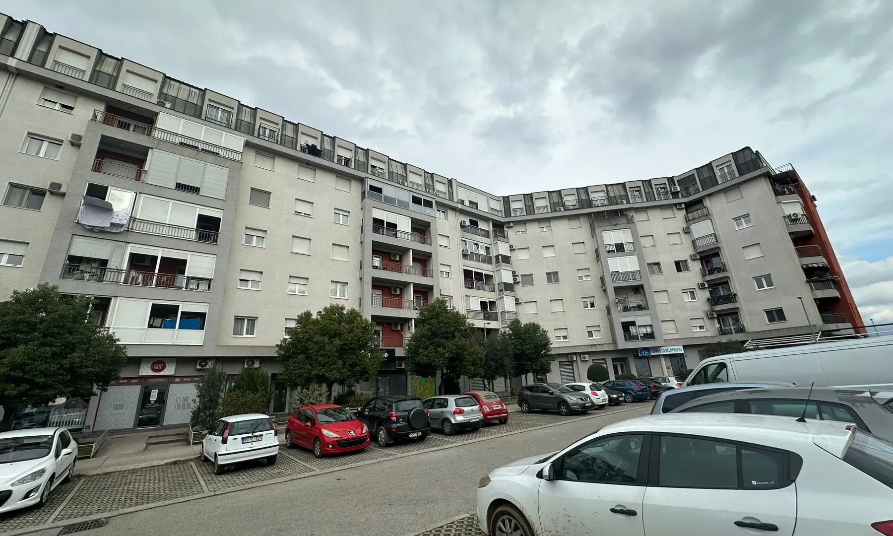 Izdavanje, poslovni prostor, 100m², Stari Aerodrom, Podgorica