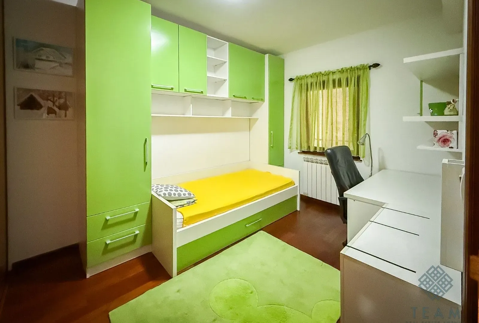 Izdavanje, trosoban stan, 100m², Gorica C, Podgorica