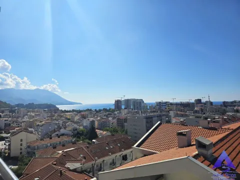 Pogled sa terase na grad, more i okolne planine. - image 3