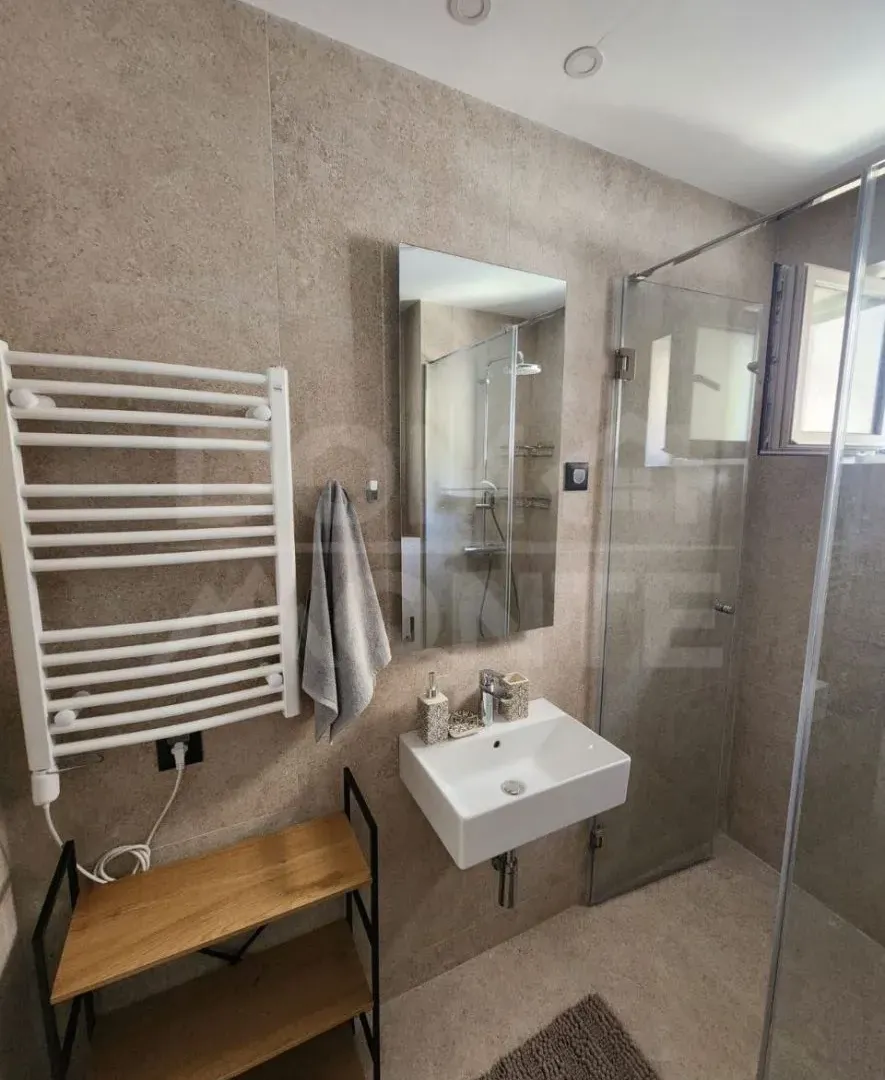 Izdavanje, jednosoban stan, 40m², Tivat, Crna Gora
