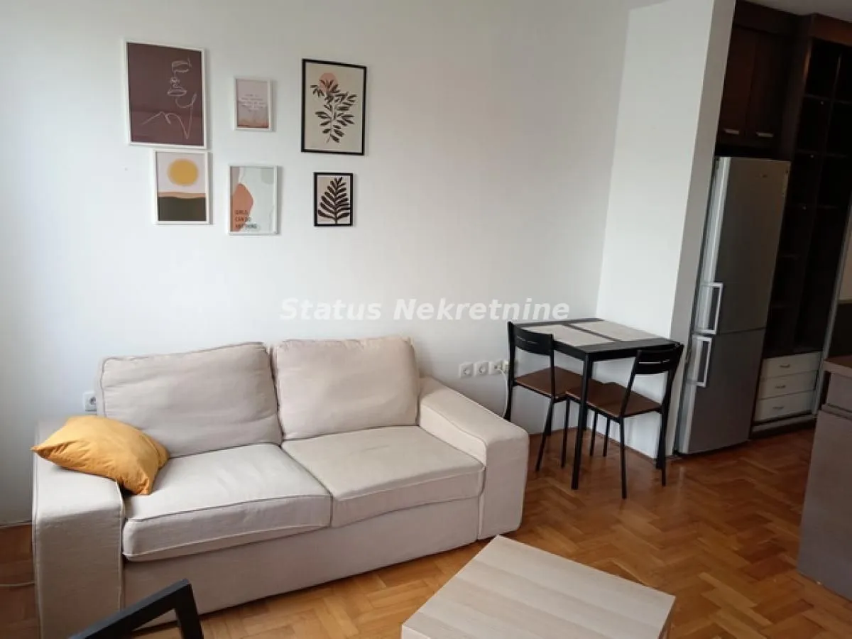 Izdavanje, jednosoban stan, 37m², Adamovićevo Naselje, Novi Sad Sve Podlokacije