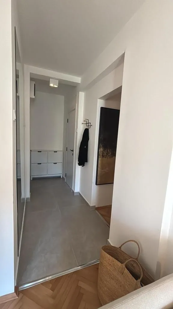 Izdavanje, trosoban stan, 74m², Budva, Crna Gora