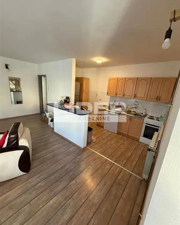 Izdavanje, kuća, 190m², Ledine, Beograd