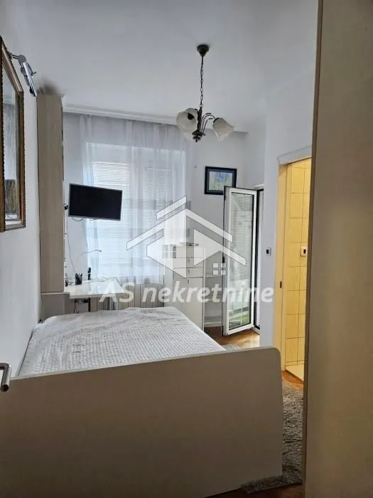 Izdavanje, četvorosoban stan, 86m², Savski Venac, Beograd