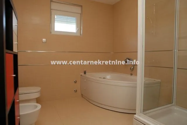 Prodaja, kuća, 254m², Donji Kokoti, Podgorica