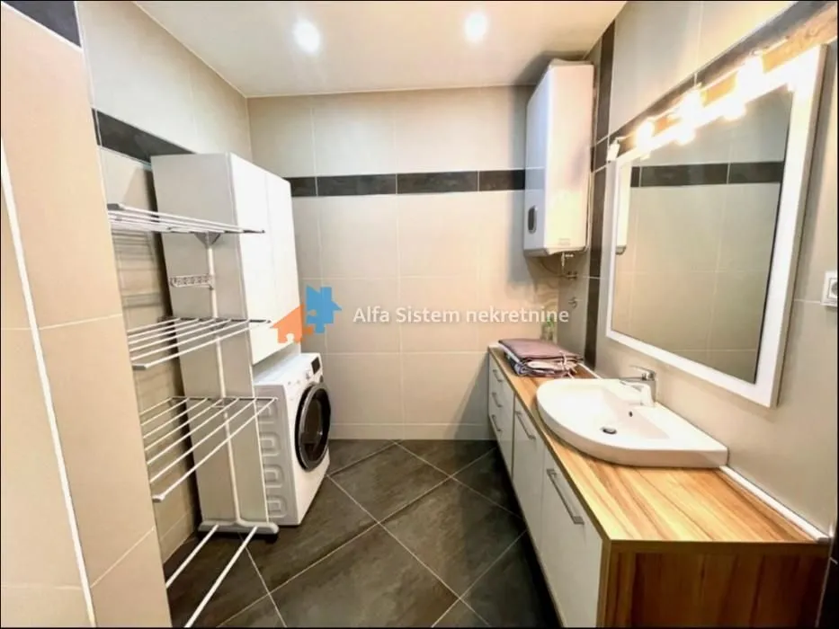 Izdavanje, četvorosoban stan, 190m², Neimar, Vračar Sve Podlokacije