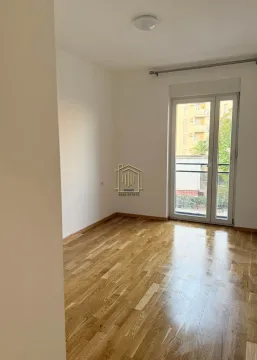 Empty room with hardwood flooring and balcony doors. - image 7