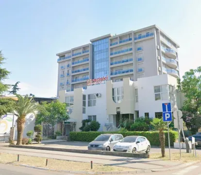 Rent, office space, 250m², Centar, Bar - image 3