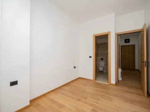 Izdavanje, dvosoban stan, 86m², Kod Capital Plaze, Podgorica - image 6