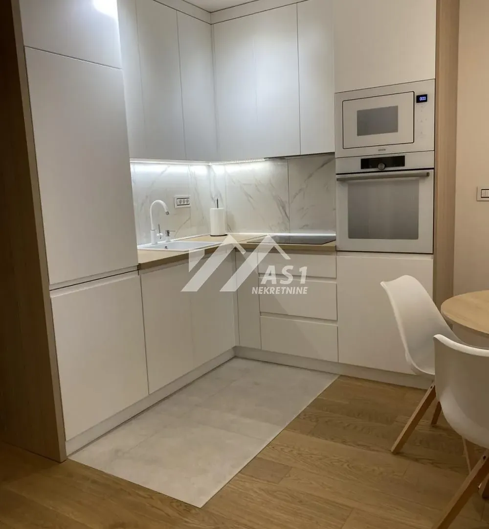 Izdavanje, dvosoban stan, 40m², Sajam, Novi Sad Sve Podlokacije