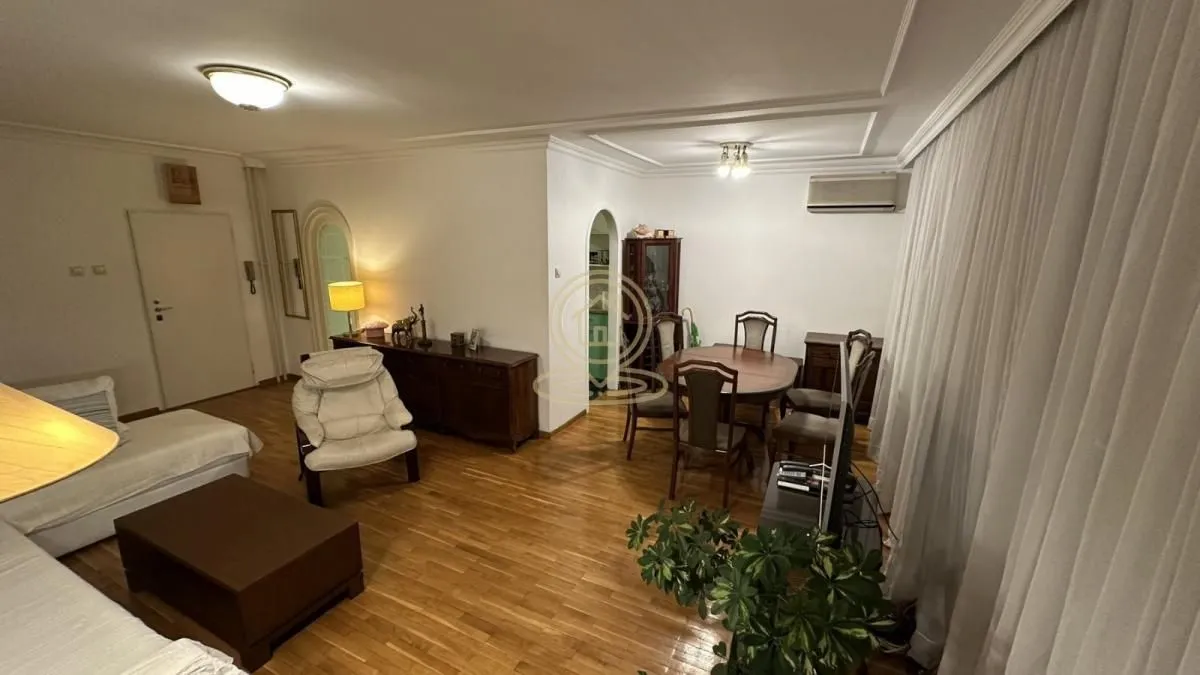 Izdavanje, četvorosoban stan, 100m², Savski Venac, Beograd