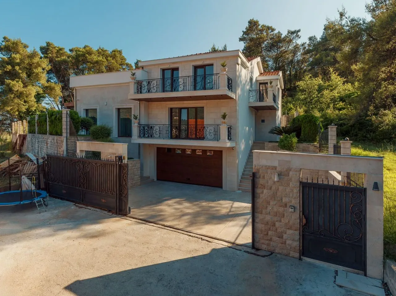 Rent, house, 400m², Dumidran, Tivat