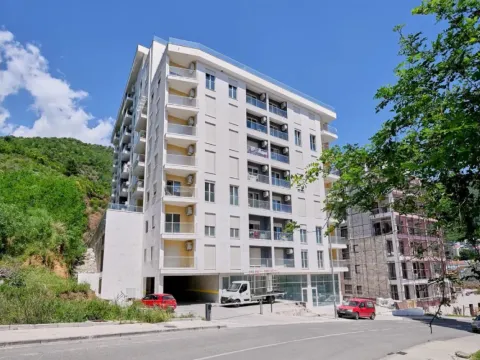 Sale, one bedroom apartment, 45m², Bečići, Budva - image 9