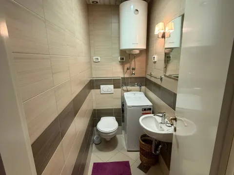 Izdavanje, dvosoban stan, 70m², City Kvart, Podgorica - image 1