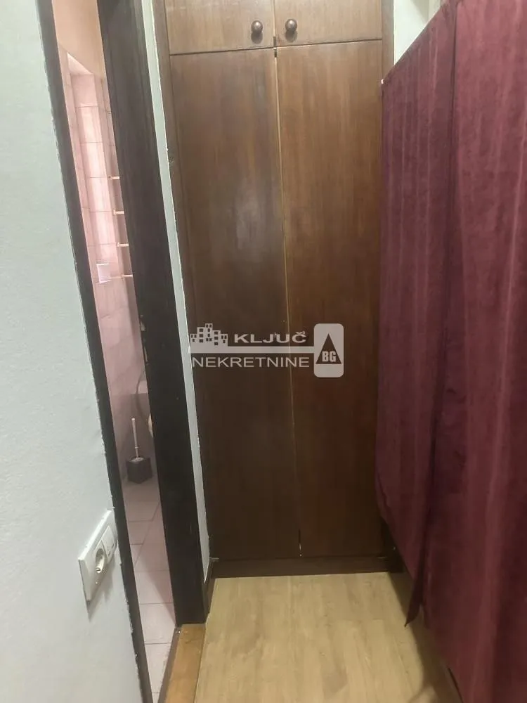 Izdavanje, dvosoban stan, 41m², Vračar Hram, Vračar Sve Podlokacije