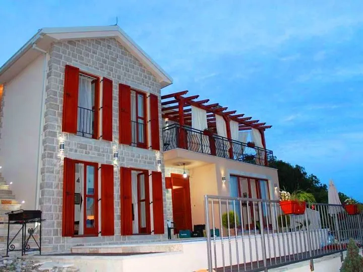 Prodaja, kuća, 220m², Krimovica, Kotor