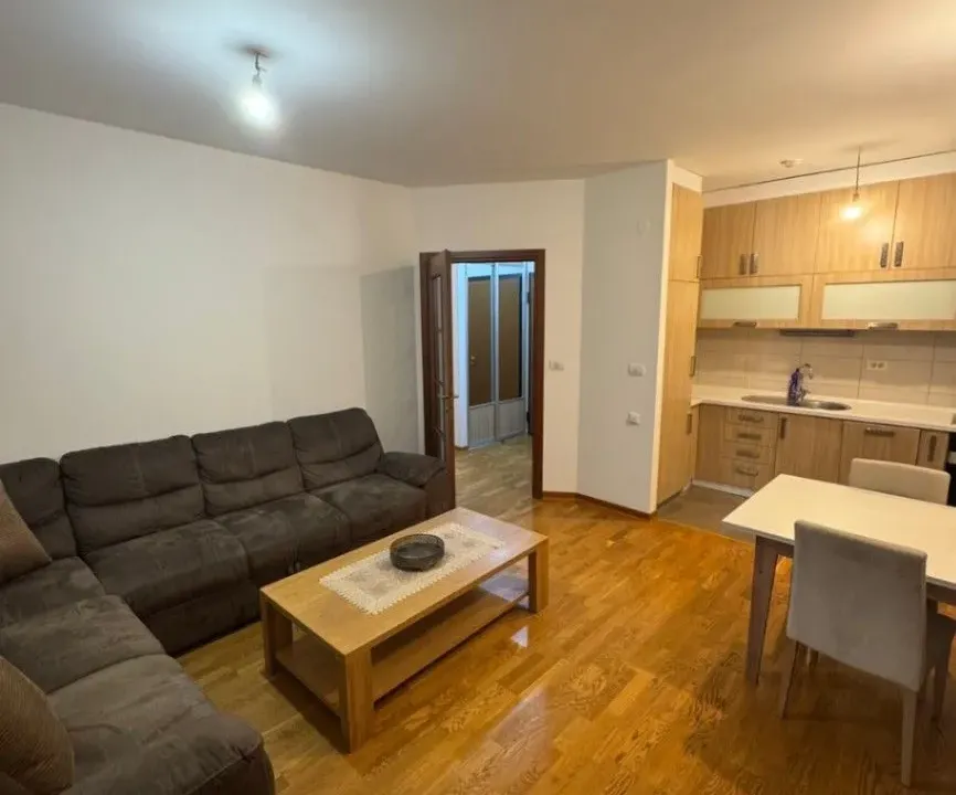 Izdavanje, dvosoban stan, 72m², City Kvart, Podgorica
