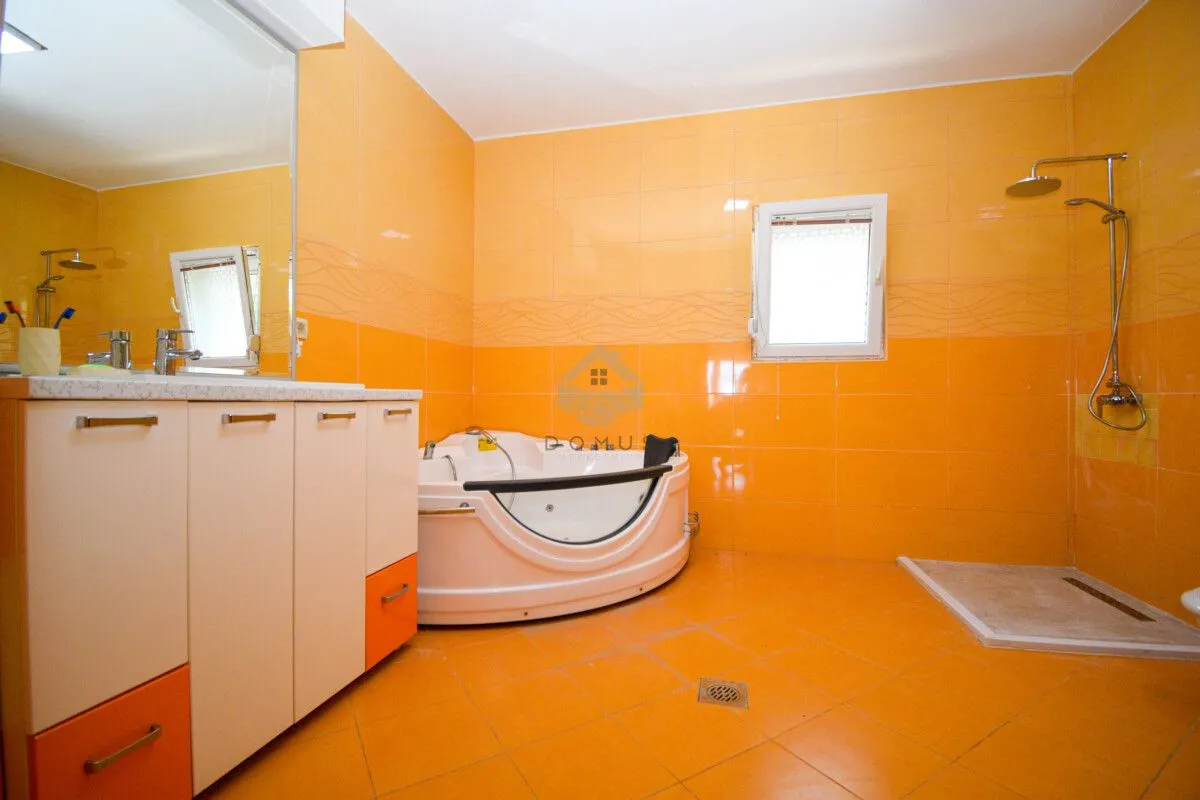 Prodaja, kuća, 250m², Podgorica, Crna Gora