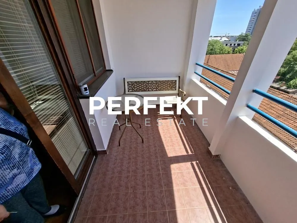 Prodaja, trosoban stan, 79m², Centar, Pančevo