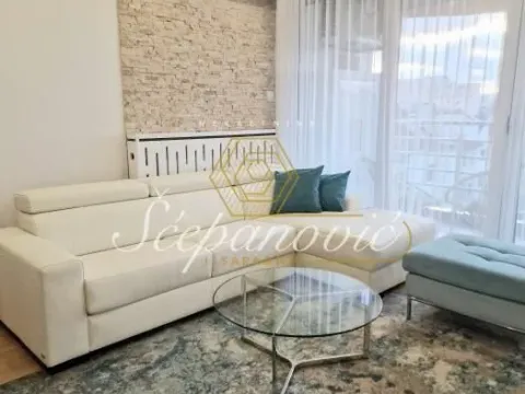 Izdavanje, trosoban stan, 105m², Centar, Novi Sad - image 18