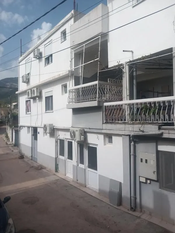 Prodaja, trosoban stan, 90m², Sutomore, Bar