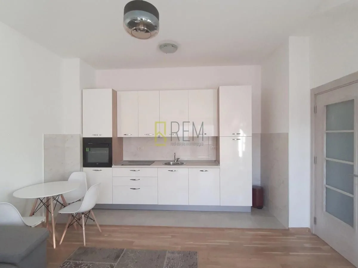 Prodaja, jednosoban stan, 45m², Blok 9, Podgorica