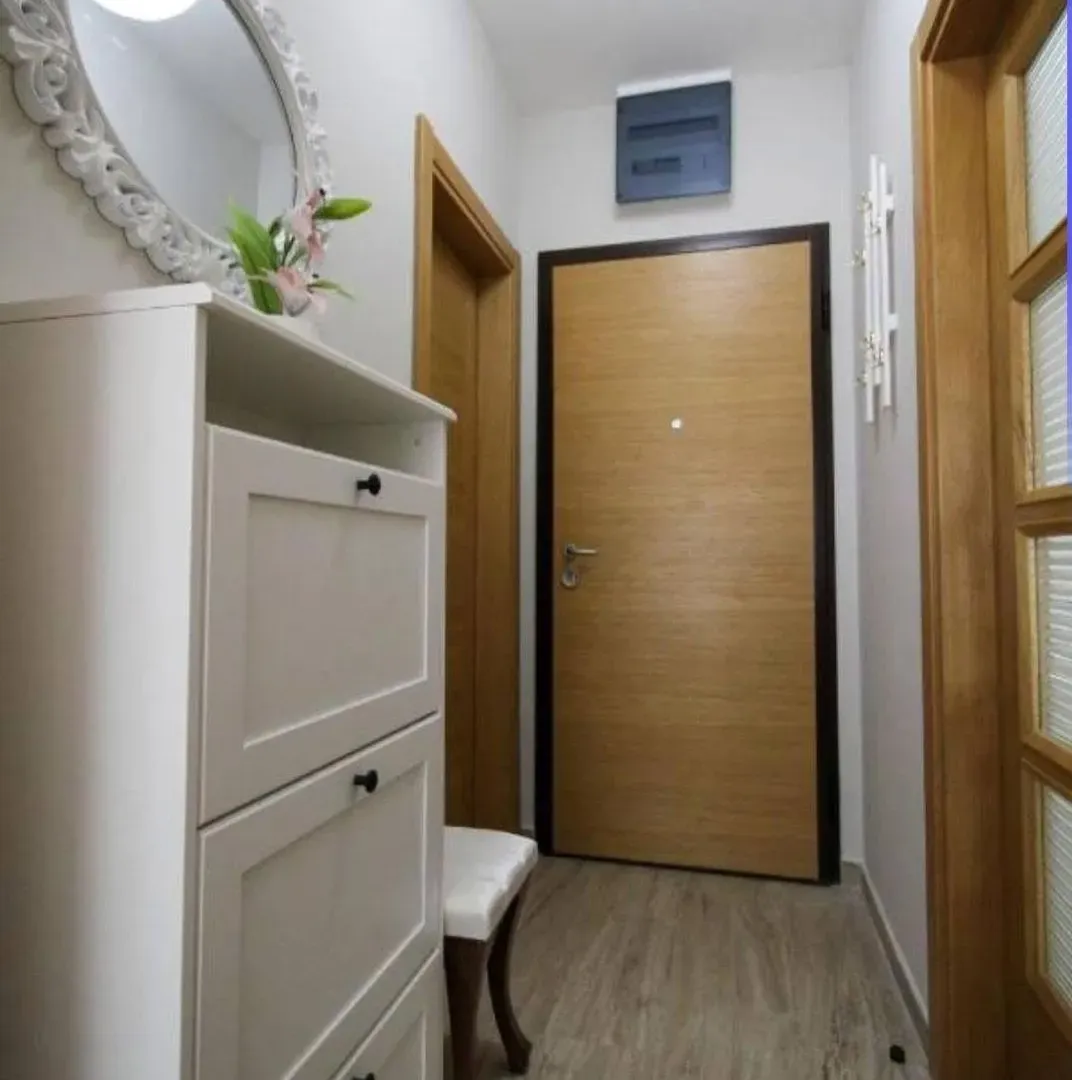 Rent, one bedroom apartment, 38m², Kalimanj, Tivat